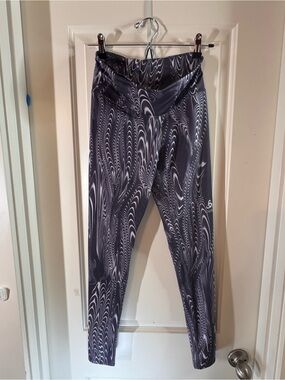 New with tag Odlo Women’s Black & light purple Swirl Print Leggings